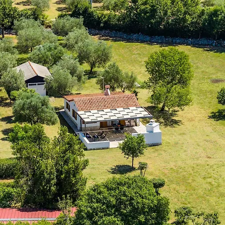בית נופש House Leo *